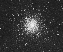 かみのけ座の球状星団(M53)